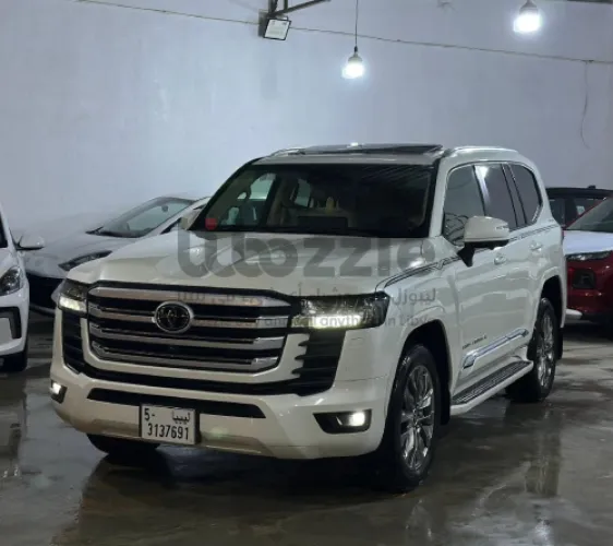 تايوتا لاندكروزر 2025