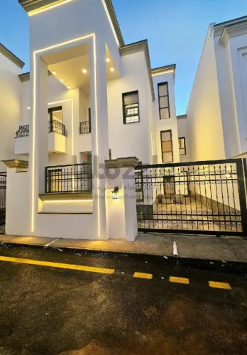 فيللا من طابقين في 5 شوارع عين زارة تشطيب 2025 🔥