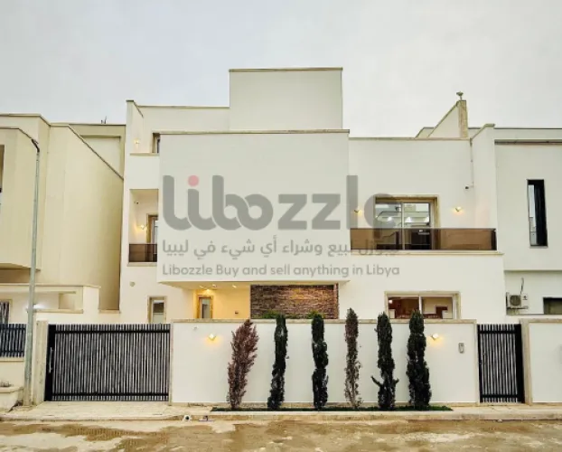 🏡 فيلا فاخرة للبيع في السراج موقع ممتاز  طريق المو