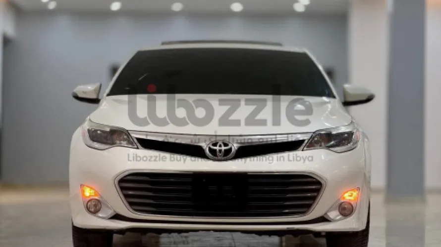 تويوتا افالون 2015