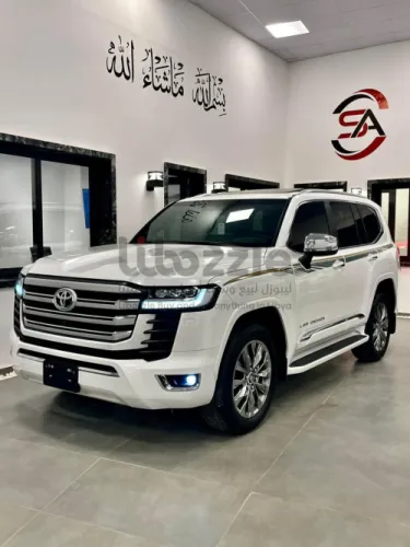 تايوتا لاندكروزر VXR 2025