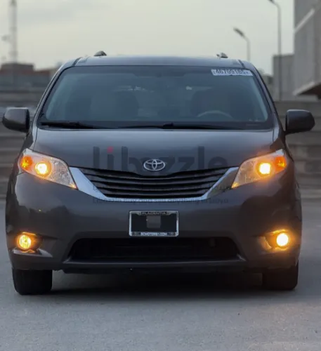 تيوتا سيينا TOYOTA SIENNA 2015