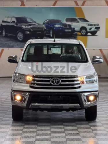 تويوتا هايلكس SR5 2023