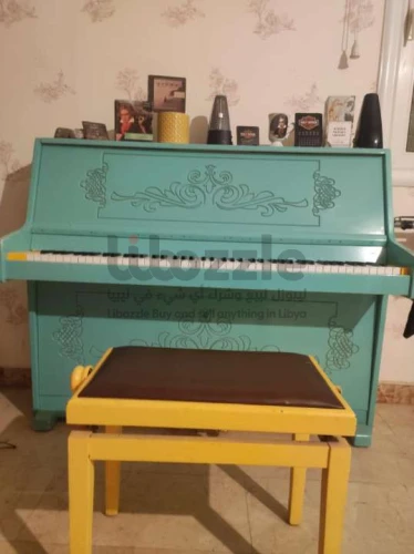 Young Chang E101 Piano