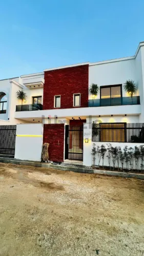 فيلامن طابقين بتصميم فريد من نوعة وخريطة غير متكرر