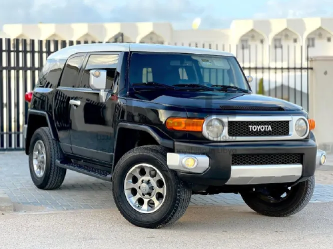 تويوتا FJ 2012