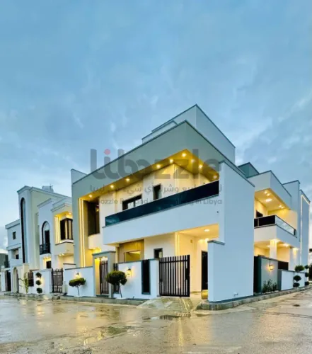 فيلا راقية واجهتين من طابقين مفصولات