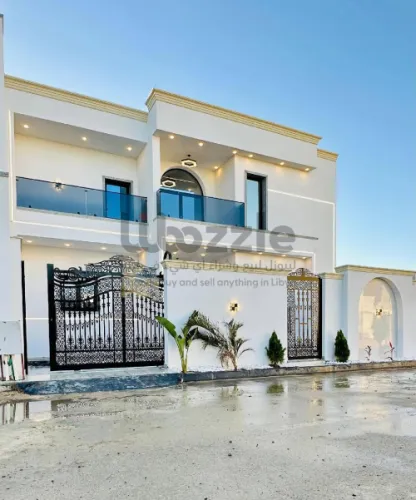 ڤيلا طابق وملحق داخل افضل المقسمات بمنطقة عين زارة