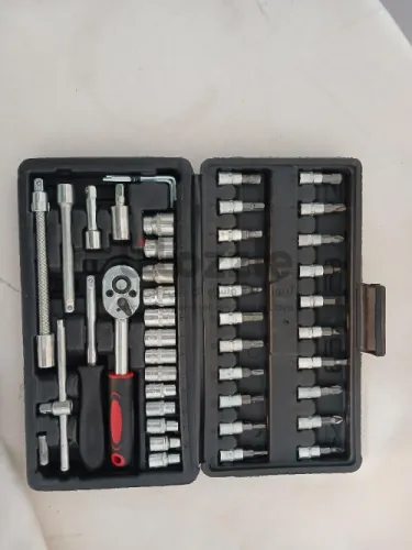 عدة جيدور مفكات 46 قطعة.