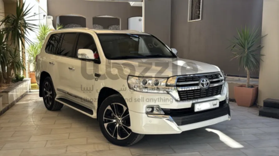 تويوتا لاندكروزر vxr 2021  محليه