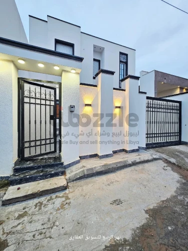 منزل من طابقين خليجي في زويتة بسعر ممتاز جداااا 🔥
