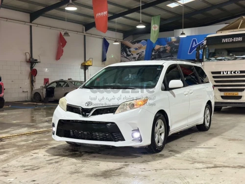 تويوتا سيينا 2015