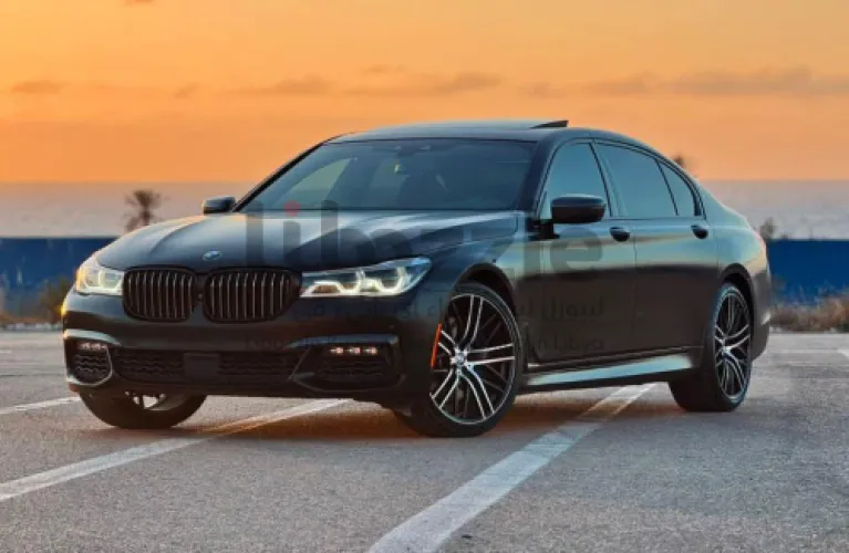 بي ام دبليو 750i 2018