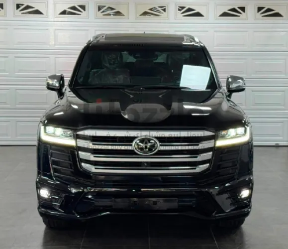 تويوتا لاندكروزر VXR 2023
