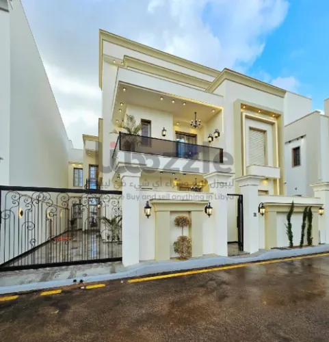 فيلا من طابقين وملحق مفصولات 2026 تكفي لسكن عائلتي