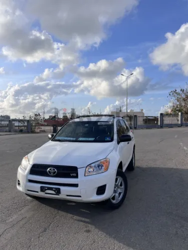 تويوتا RAV4 موديل 2012 ماشية 59.000mil