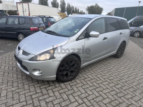 ميتسوبيشي جرانديز سبع ركاب توماتك مكيفة