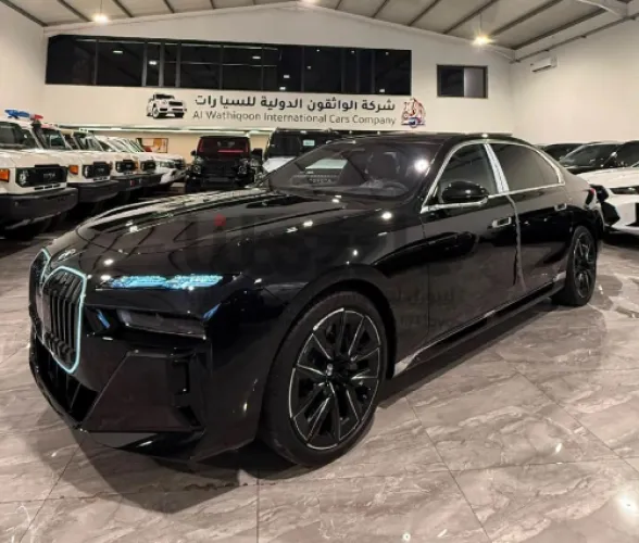 بي ام دبليو 760i 2026