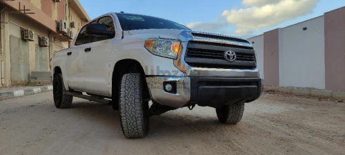 Toyota tundra TSS 2014