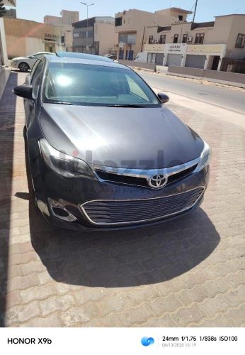 تويوتا افالون 2015