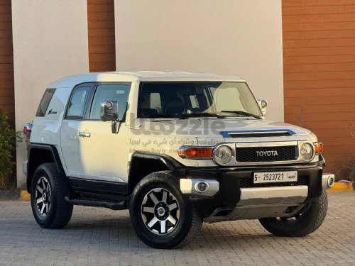 تويوتا FJ 2012