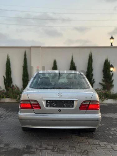 مرسيدس عيون E200