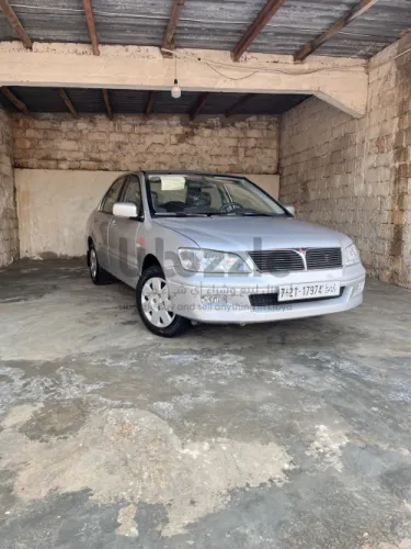 متشي لانسر 2002 صفار وحالة الدار لوحات جماهيرية