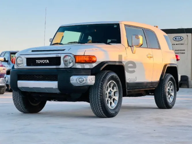 تويوتا FJ 2014
