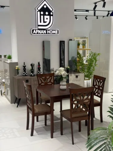 طاولة اكل متوفرة نازكة و مربعه🤎✨