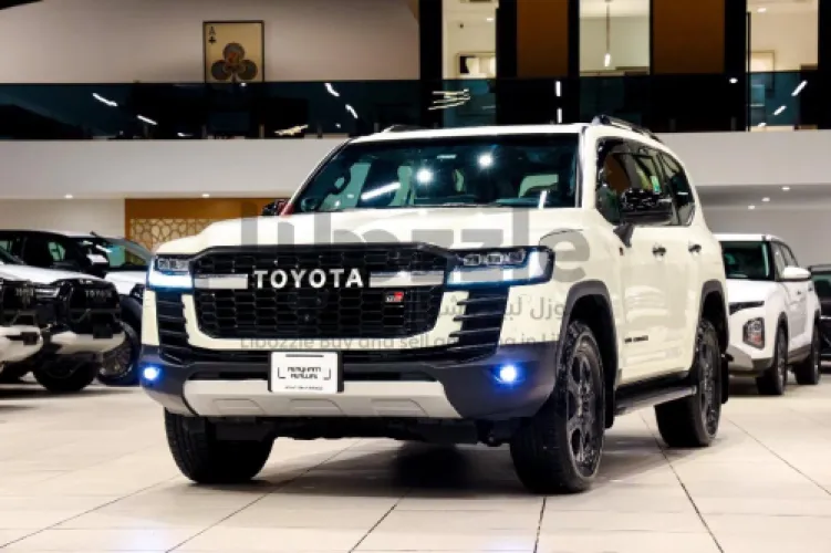 تويوتا لاندكروزر GR 2024
