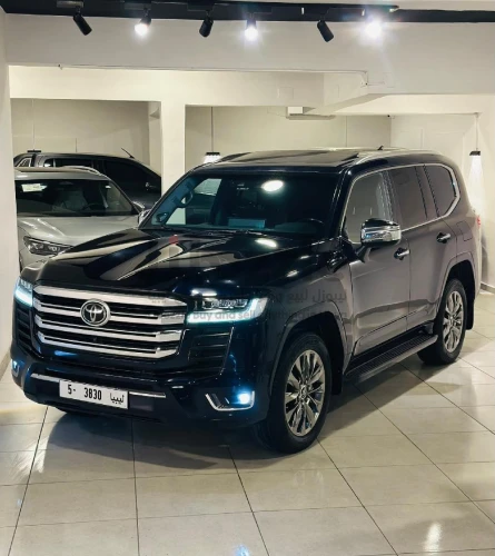 تويوتا لاندكروزر VXR 2023