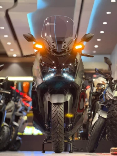 YAMAHA XMAX 250 2025