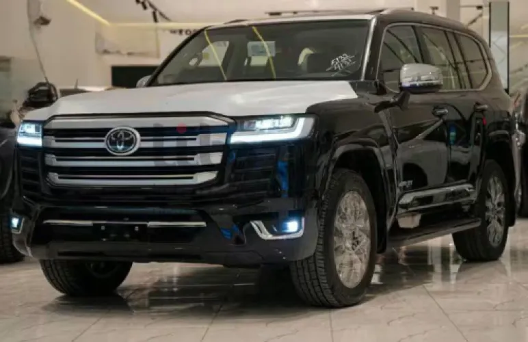 تويوتا لاندكروزر VXR