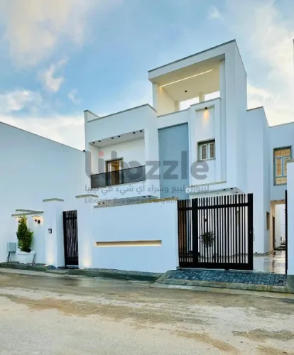 ڤيلا من طابقين نظام دوبلكس بالحوض السباحة