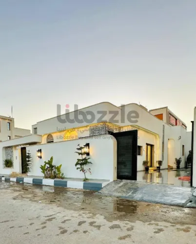 VIP فيلا أرضية  بحوض سباحة خاص ومساحة ممتازة