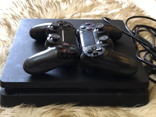 سـوني 4 سـلم 500 قيقا
جهاز نظيف لا قوه الا بالله