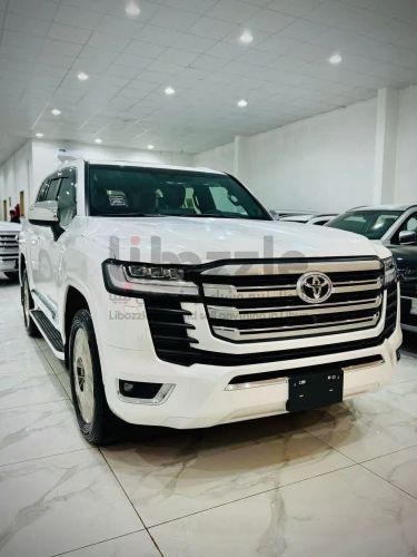 تويوتا لاندكروزر VXR 2025