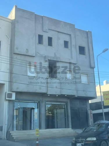 عماره تجارية وسكنيه للبيع وقابلة للنقاش