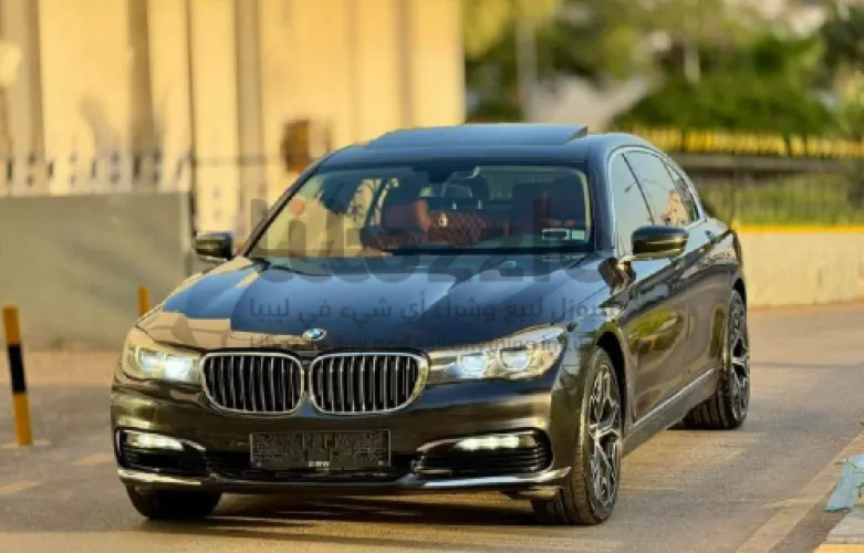 بي ام دبليو 750 i 2017
