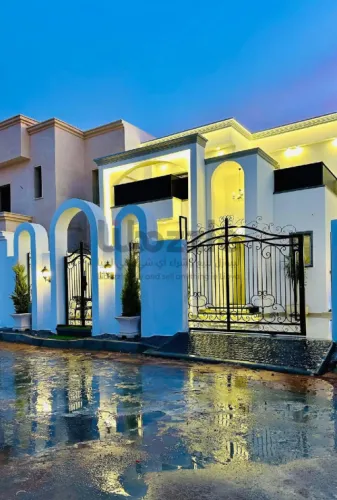 ڤيلا من طابقين خليجي بتصميم كلاسيك تشطيب ولمسه جدي