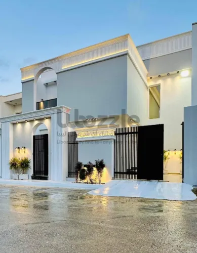 فيلا من طابقين مفصولات فرصه إستثانئيه