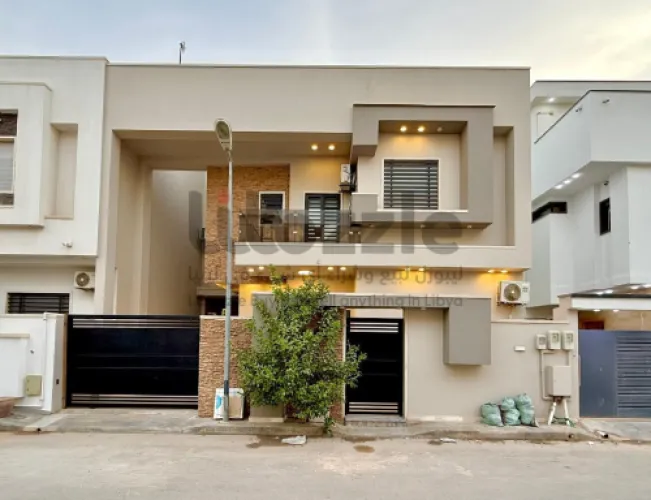 🏡 فيلا فاخرة للبيع في السراج موقع ممتاز