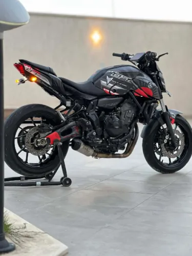 YAMAHA MT07 2024