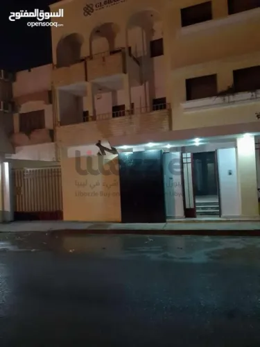 مبني سكني تجاري