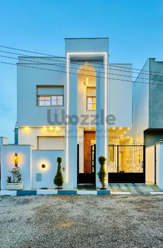 فيلا بنظام خليجي في عين زارة (من العروض النادره)