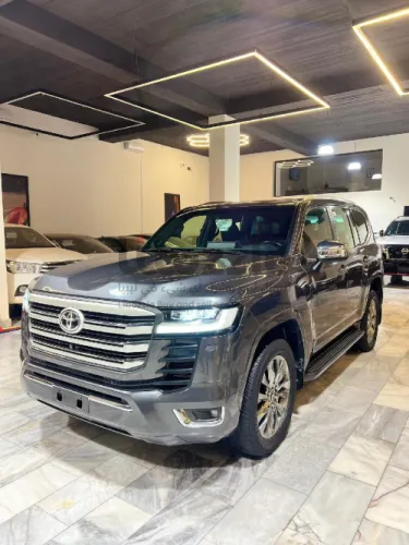 تويوتا لاندكروزر VXR