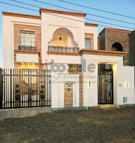 فيلا من طابق وملحق قريبة من الرئيسي  تشطيب حديث 20