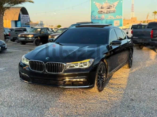 بي ام دبليو 750i 2017