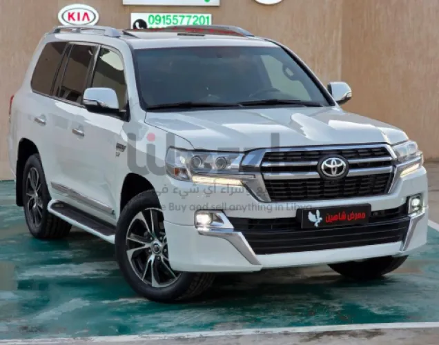 تويوتا لاندكروزر VXR