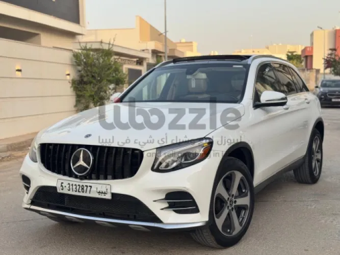 Mercedes Benz Glc 300  موديل 2019 عداد 90 الف ميل